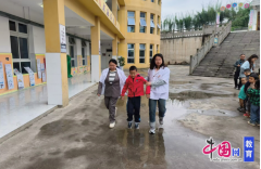 学校组织全体教师和食堂工做人员进行平安学问